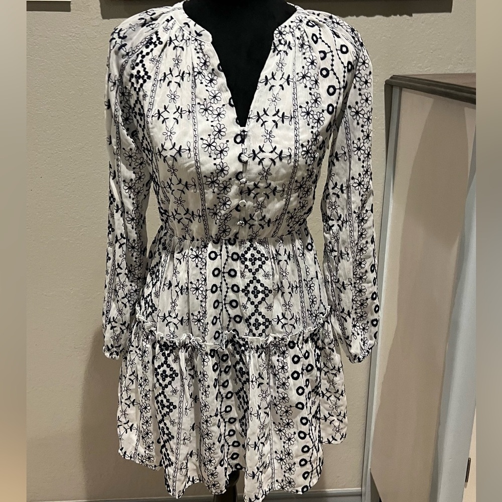 COPY - Embroidered flowy light dress - Picture 2 of 7